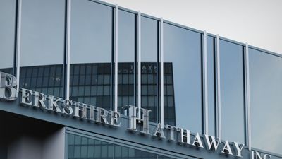 Berkshire Hathaway Stock: Is Wall Street Bullish or Bearish?